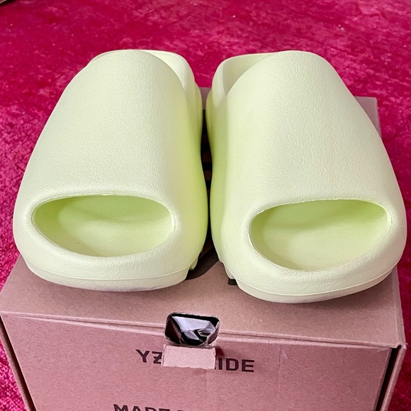 EUC sz 5 adidas YZY Yeezy Slides Glow Green main image 6